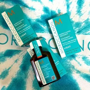 Moroccan oil light hair treatment. (1 BOTTLE)